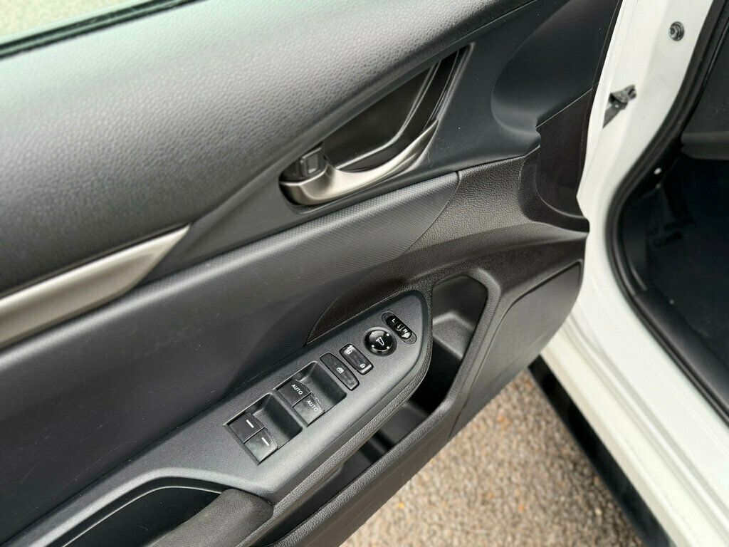 2019 Honda Civic Hatchback Sport CVT - 22979646 - 14