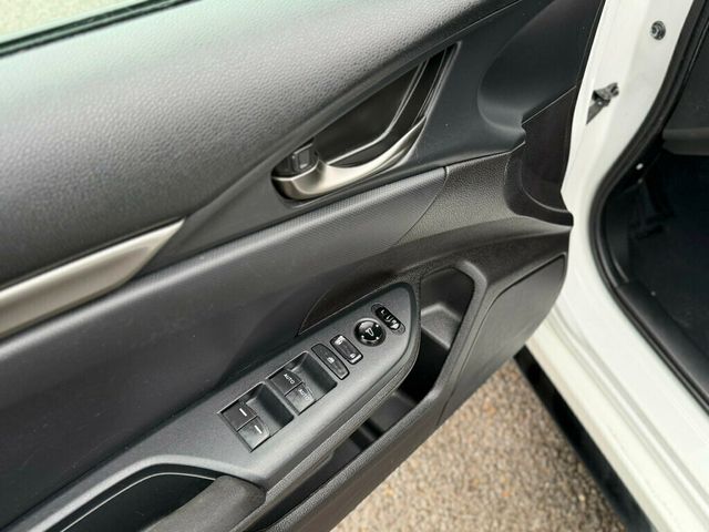 2019 Honda Civic Hatchback Sport CVT - 22979646 - 14