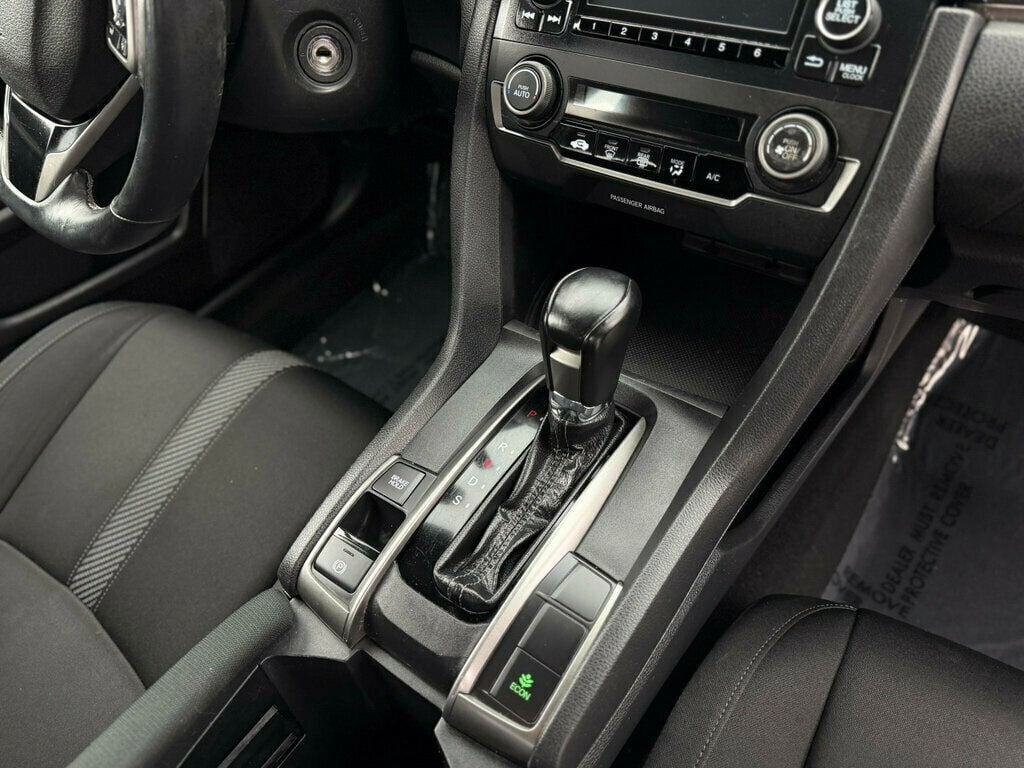 2019 Honda Civic Hatchback Sport CVT - 22979646 - 29