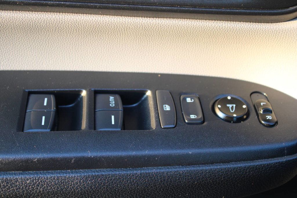 2019 Honda CR-V LX AWD - 22901700 - 27