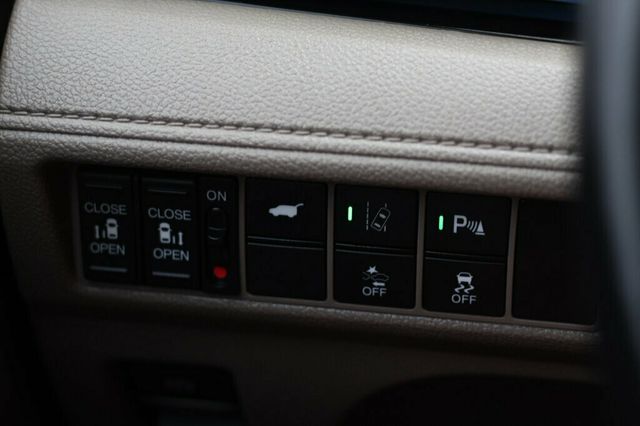 2019 Honda Odyssey ELITE DVD, RES NAVIGATION, LEATHER,MOONROOF NEW TIRES - 22945017 - 22