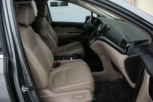 2019 Honda Odyssey ON SALE ..ELITE DVD, RES NAVIGATION, LEATHER,MOONROOF NEW TIRES - 22945017 - 6