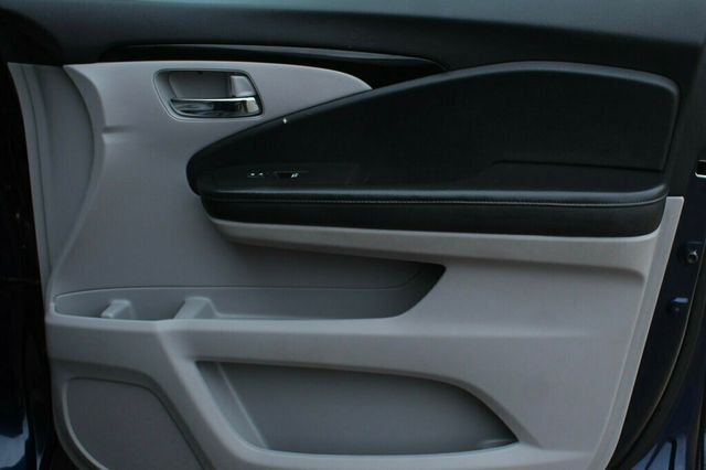 2019 Honda Pilot AWD ELITE W/ res-REAR DVD, NAVIGATION, MOONROOF, LEATHER - 22996437 - 5