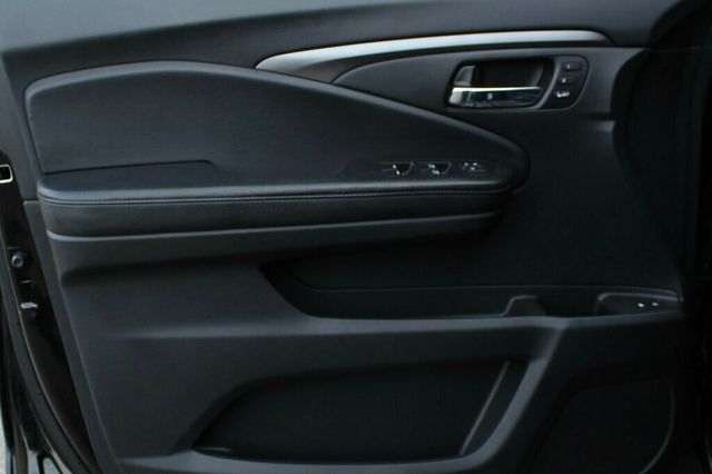 2019 Honda Pilot AWD EXL W/ MOONROOF, LEATHER, NEW TIRES AND BRAKE SERVICE - 23023156 - 19