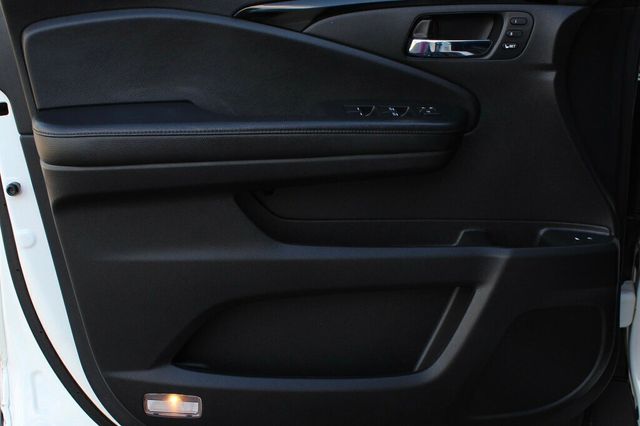 2019 Honda Pilot AWD TOURING NAVIGATION, MOONROOF, LEATHER - 23035216 - 21
