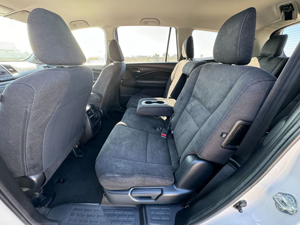 2019 Honda Pilot LX 2WD - 22697922 - 19