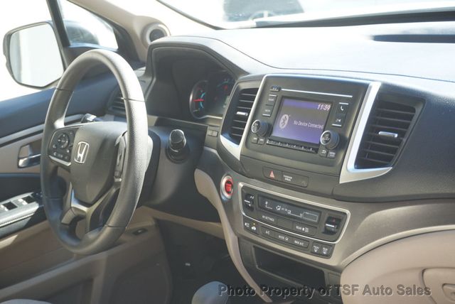 2019 Honda Pilot LX AWD - 23097643 - 17
