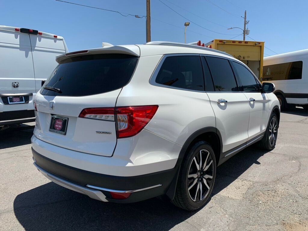 2019 Honda Pilot Touring 7-Passenger 2WD Low Miles - 23030162 - 17