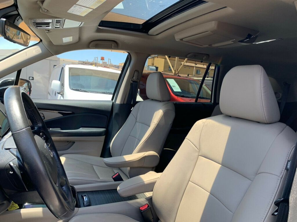 2019 Honda Pilot Touring 7-Passenger 2WD Low Miles - 23030162 - 20