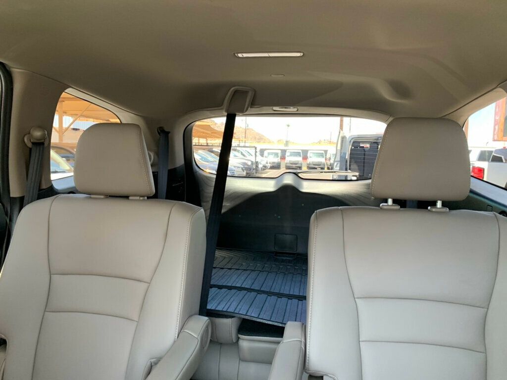 2019 Honda Pilot Touring 7-Passenger 2WD Low Miles - 23030162 - 22
