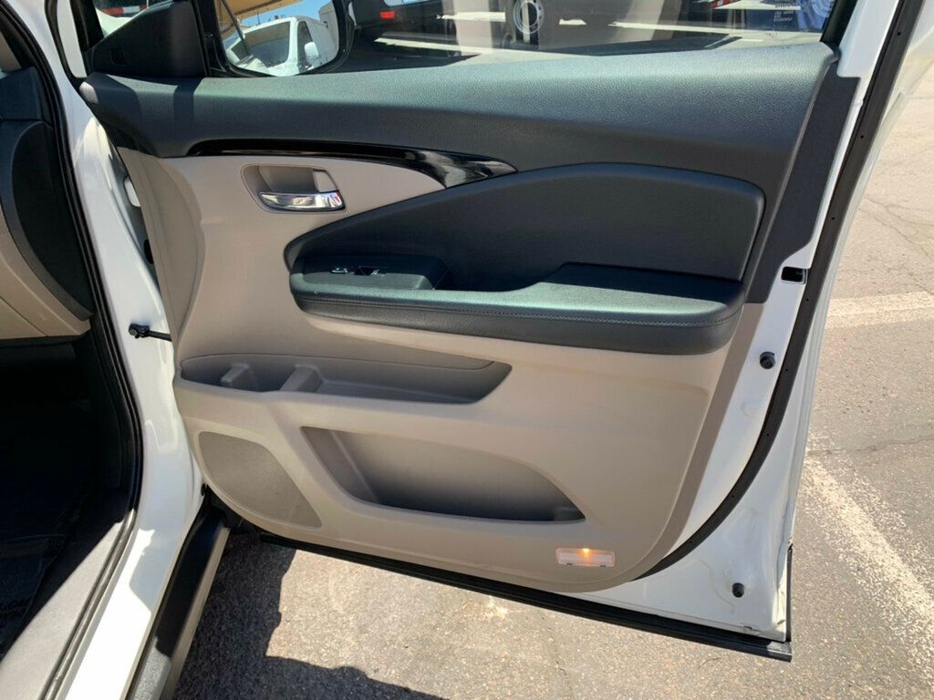 2019 Honda Pilot Touring 7-Passenger 2WD Low Miles - 23030162 - 23