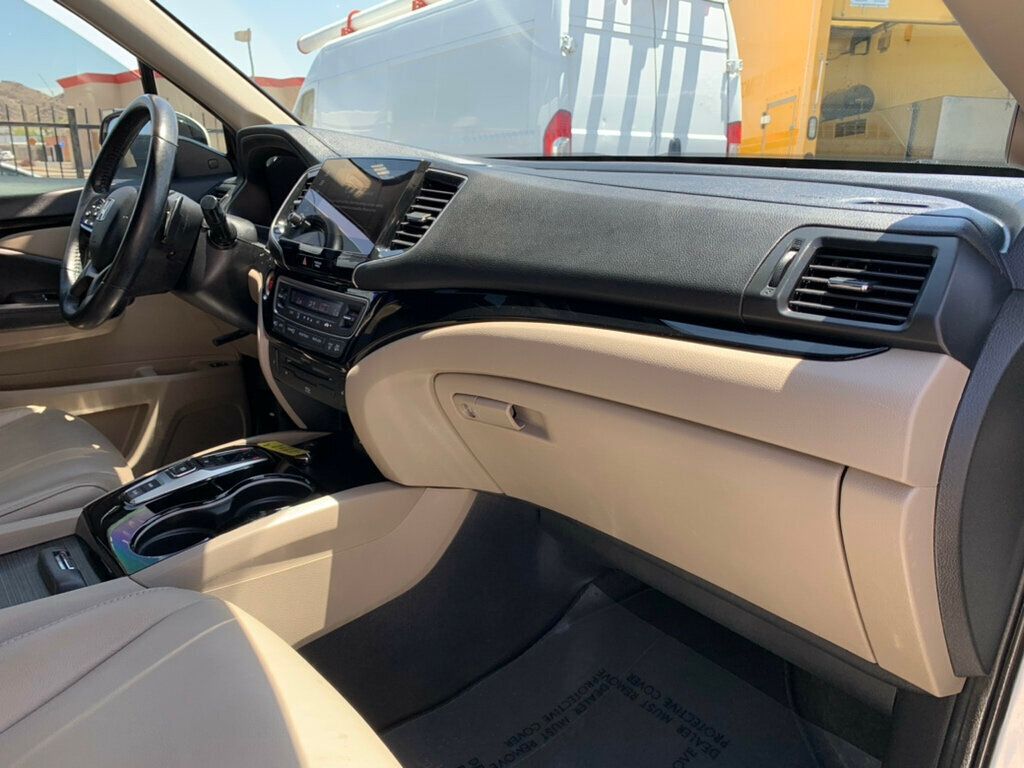 2019 Honda Pilot Touring 7-Passenger 2WD Low Miles - 23030162 - 25