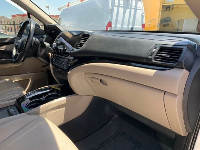 2019 Honda Pilot Touring 7-Passenger 2WD Low Miles - 23030162 - 25