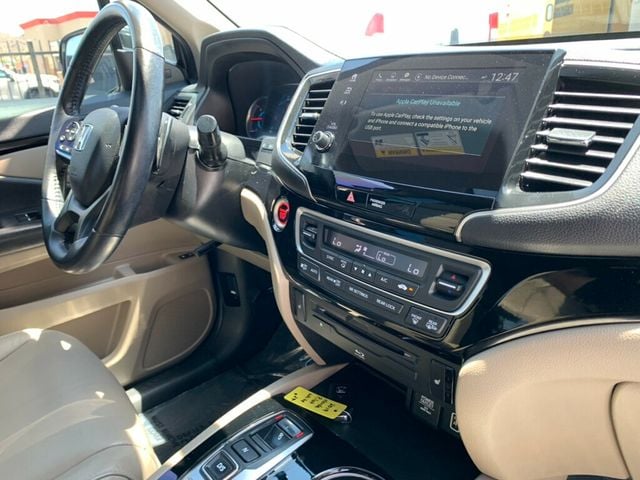 2019 Honda Pilot Touring 7-Passenger 2WD Low Miles - 23030162 - 27