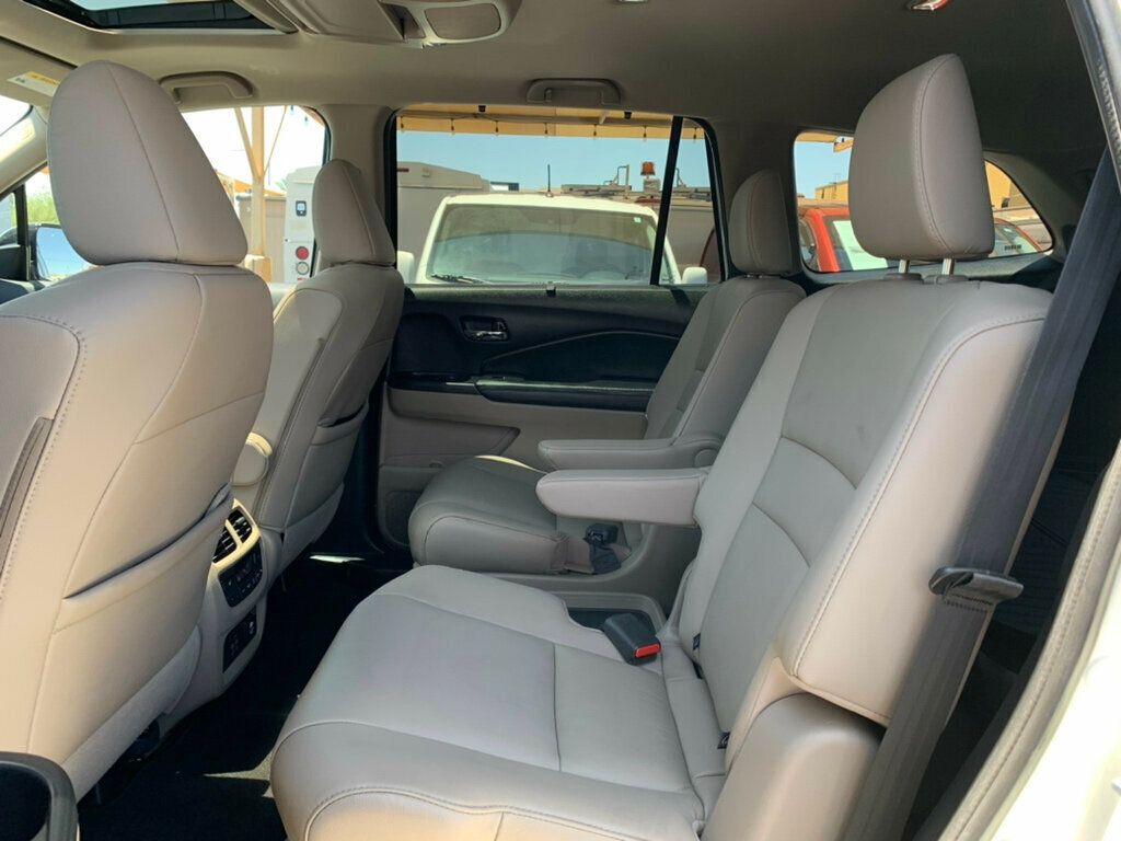 2019 Honda Pilot Touring 7-Passenger 2WD Low Miles - 23030162 - 30