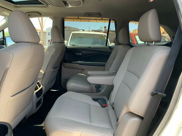2019 Honda Pilot Touring 7-Passenger 2WD Low Miles - 23030162 - 30