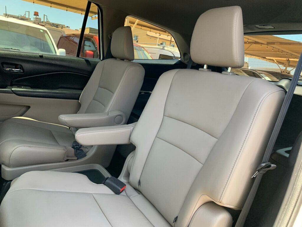 2019 Honda Pilot Touring 7-Passenger 2WD Low Miles - 23030162 - 31