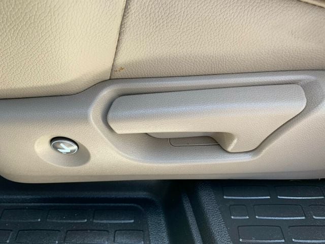 2019 Honda Pilot Touring 7-Passenger 2WD Low Miles - 23030162 - 35