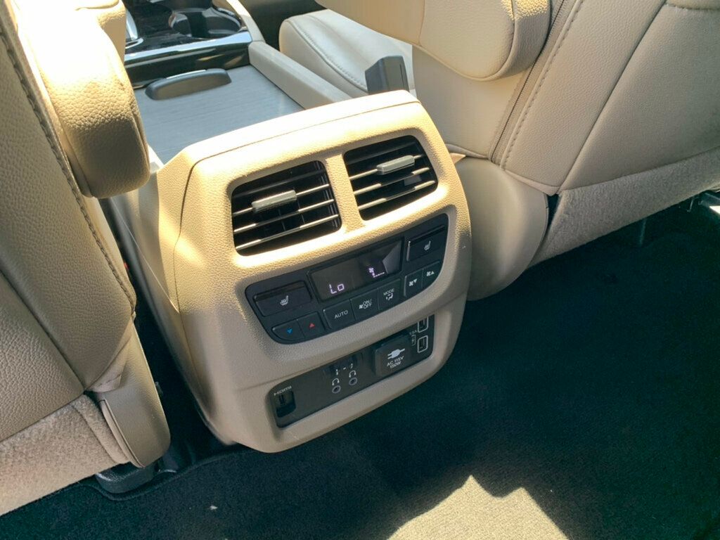 2019 Honda Pilot Touring 7-Passenger 2WD Low Miles - 23030162 - 37