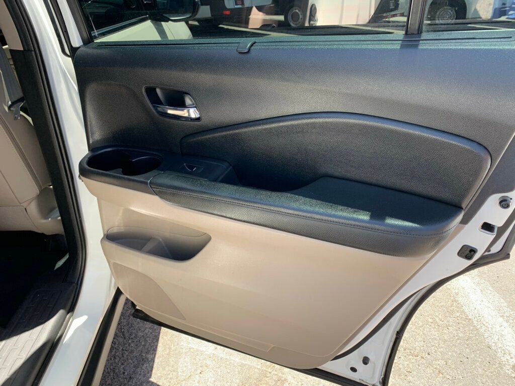 2019 Honda Pilot Touring 7-Passenger 2WD Low Miles - 23030162 - 42