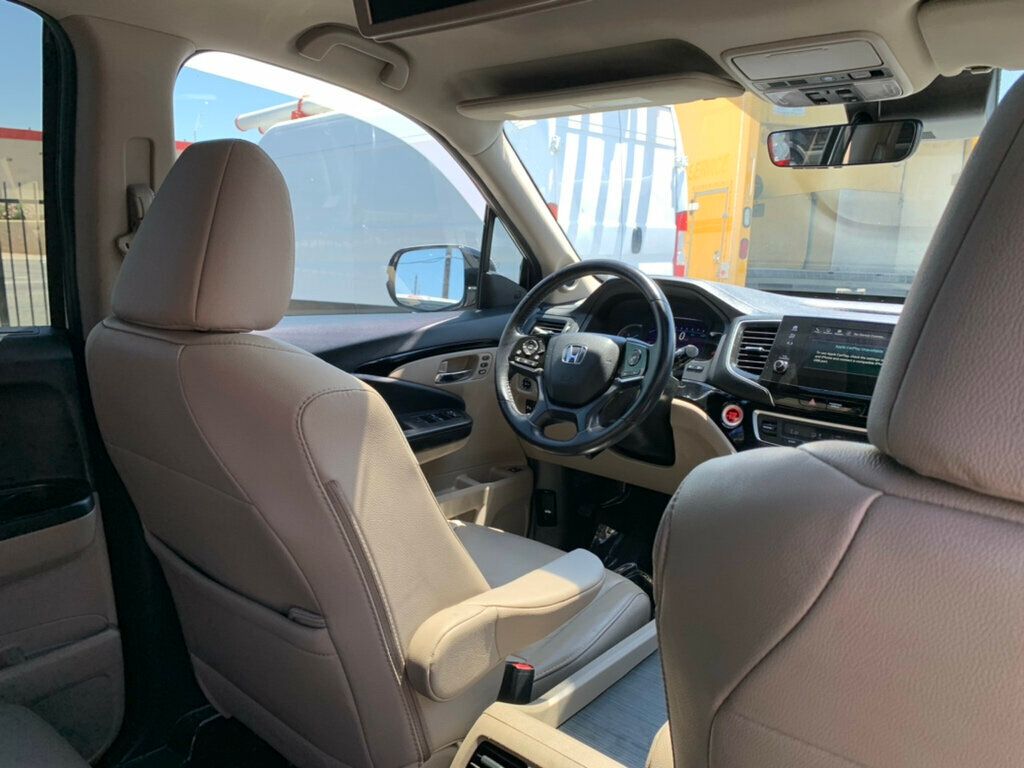 2019 Honda Pilot Touring 7-Passenger 2WD Low Miles - 23030162 - 45