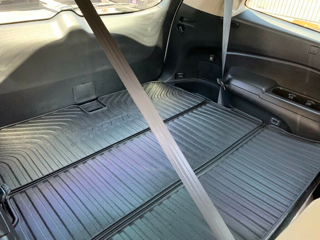 2019 Honda Pilot Touring 7-Passenger 2WD Low Miles - 23030162 - 46
