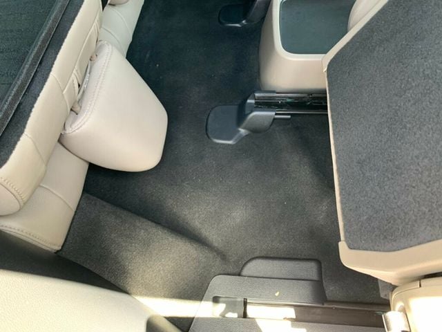 2019 Honda Pilot Touring 7-Passenger 2WD Low Miles - 23030162 - 47
