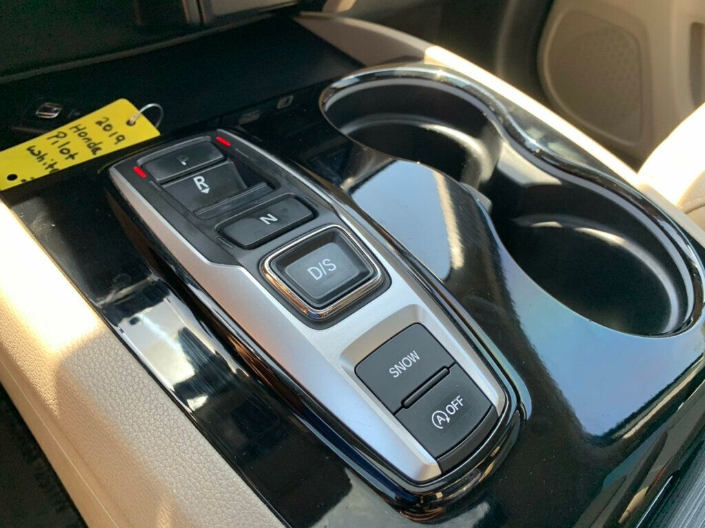 2019 Honda Pilot Touring 7-Passenger 2WD Low Miles - 23030162 - 56