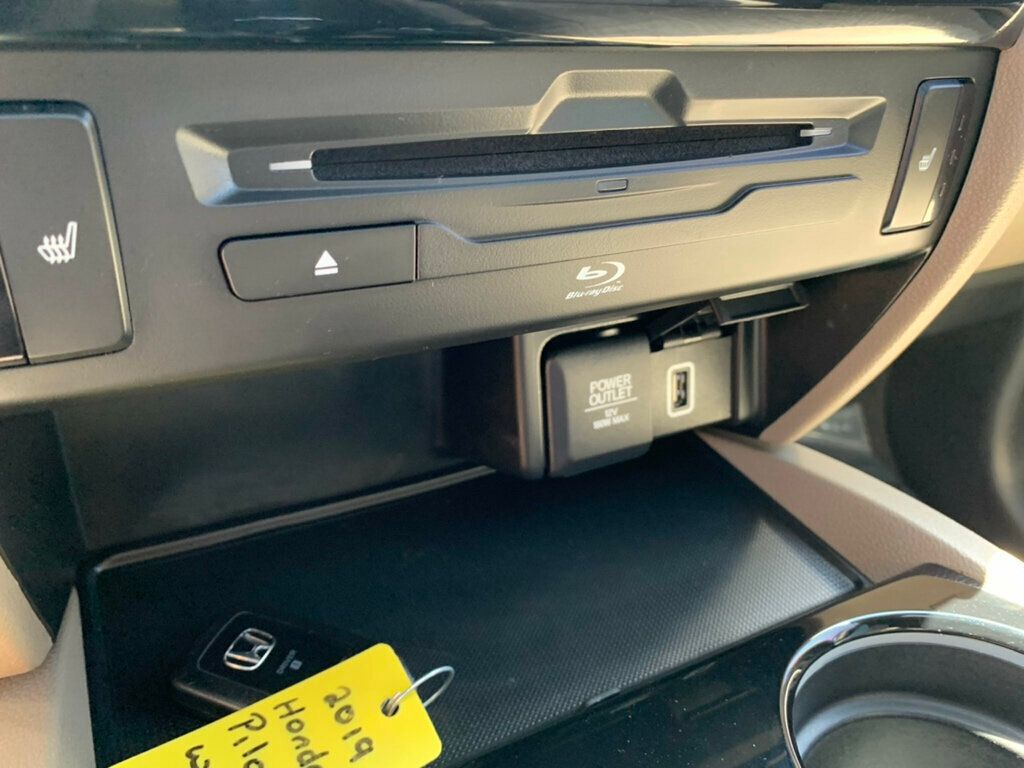 2019 Honda Pilot Touring 7-Passenger 2WD Low Miles - 23030162 - 58