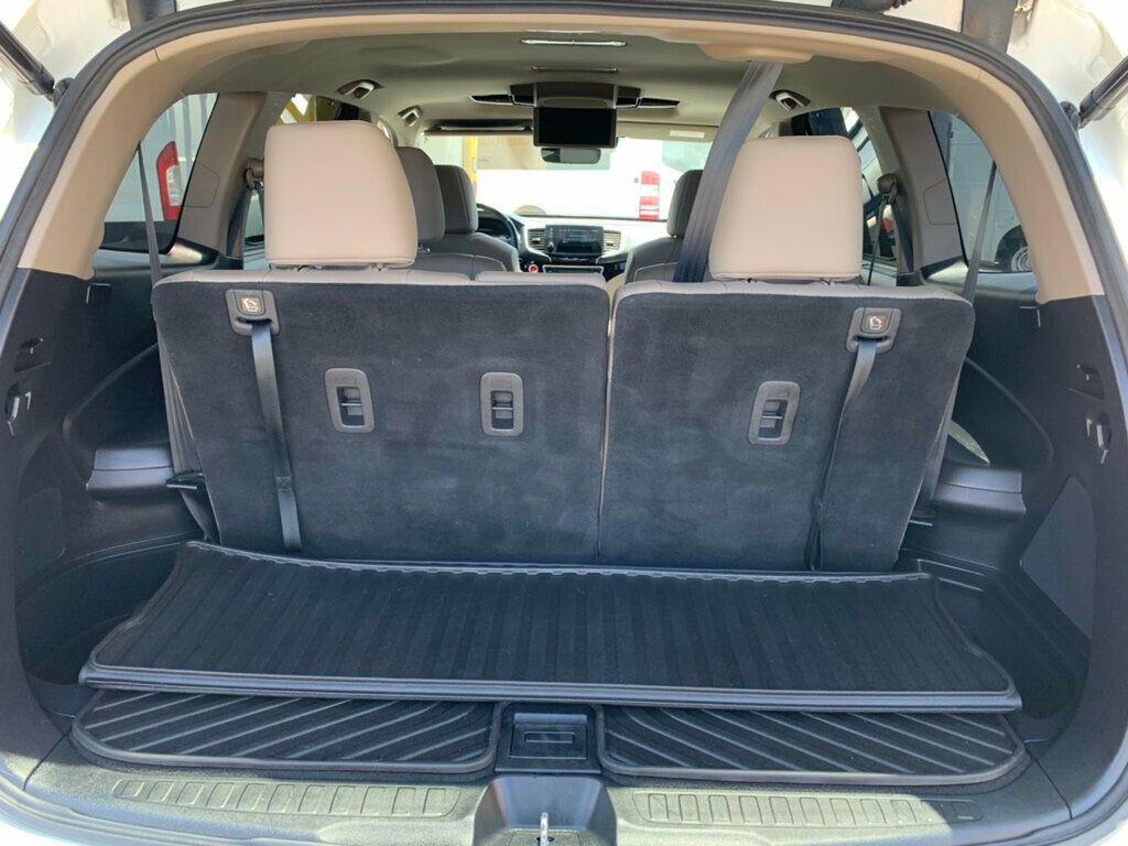 2019 Honda Pilot Touring 7-Passenger 2WD Low Miles - 23030162 - 5