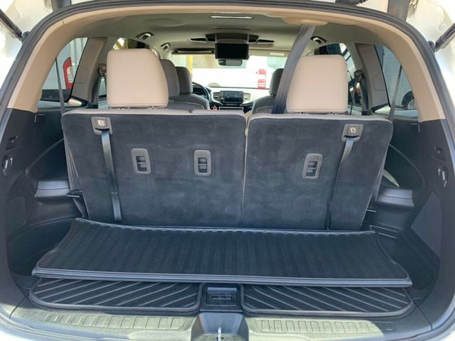 2019 Honda Pilot Touring 7-Passenger 2WD Low Miles - 23030162 - 5