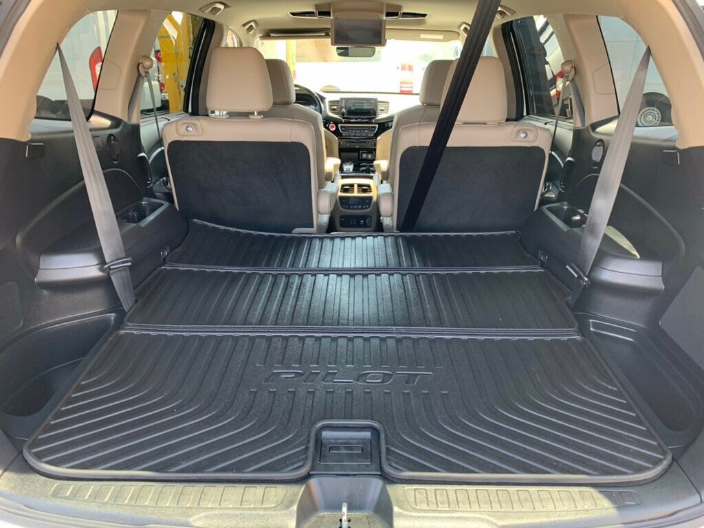 2019 Honda Pilot Touring 7-Passenger 2WD Low Miles - 23030162 - 6