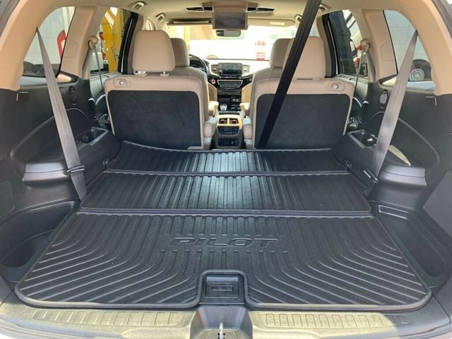 2019 Honda Pilot Touring 7-Passenger 2WD Low Miles - 23030162 - 6