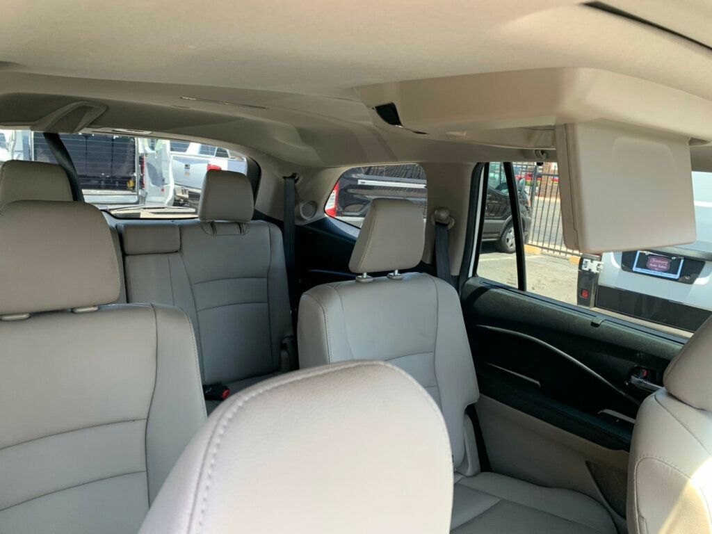 2019 Honda Pilot Touring 7-Passenger 2WD Low Miles - 23030162 - 7