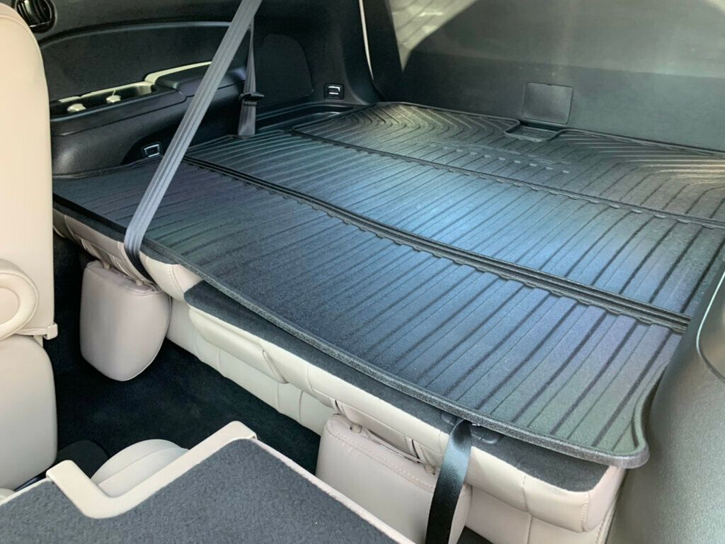 2019 Honda Pilot Touring 7-Passenger 2WD Low Miles - 23030162 - 8