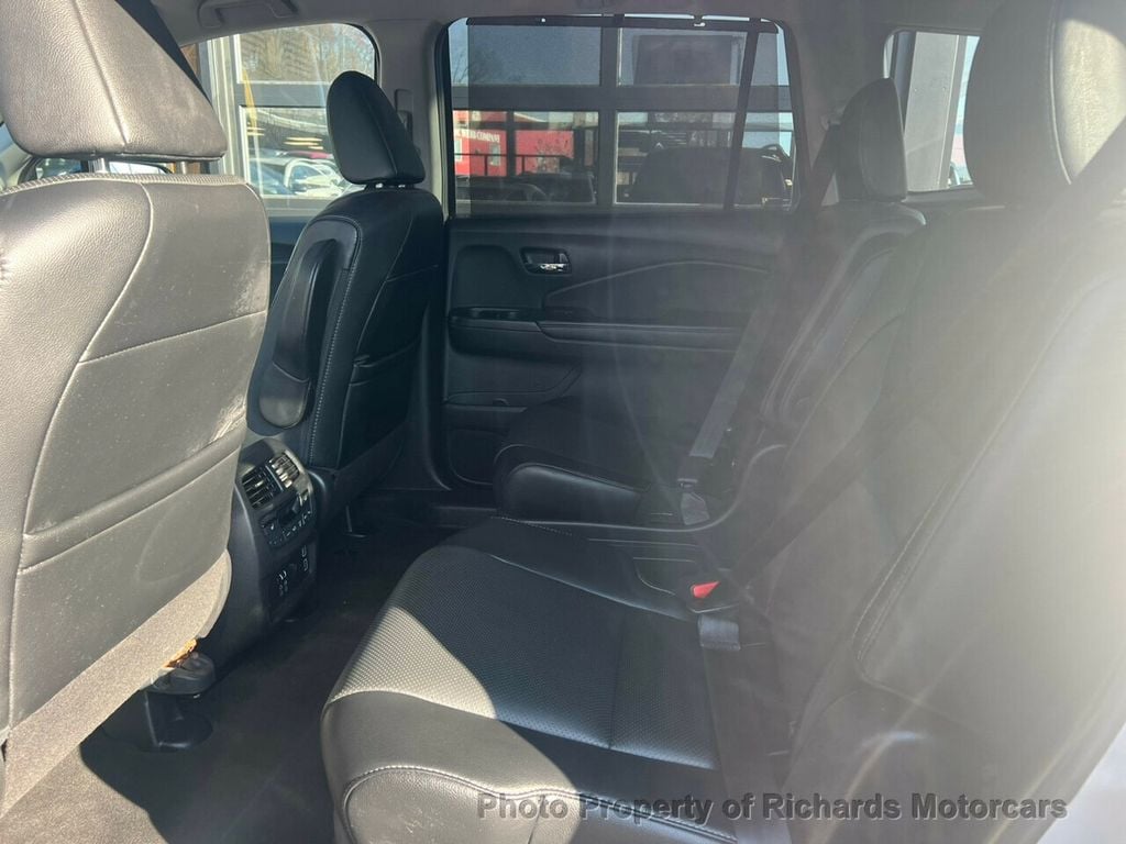 2019 Honda Pilot Touring 7-Passenger AWD - 22200290 - 17