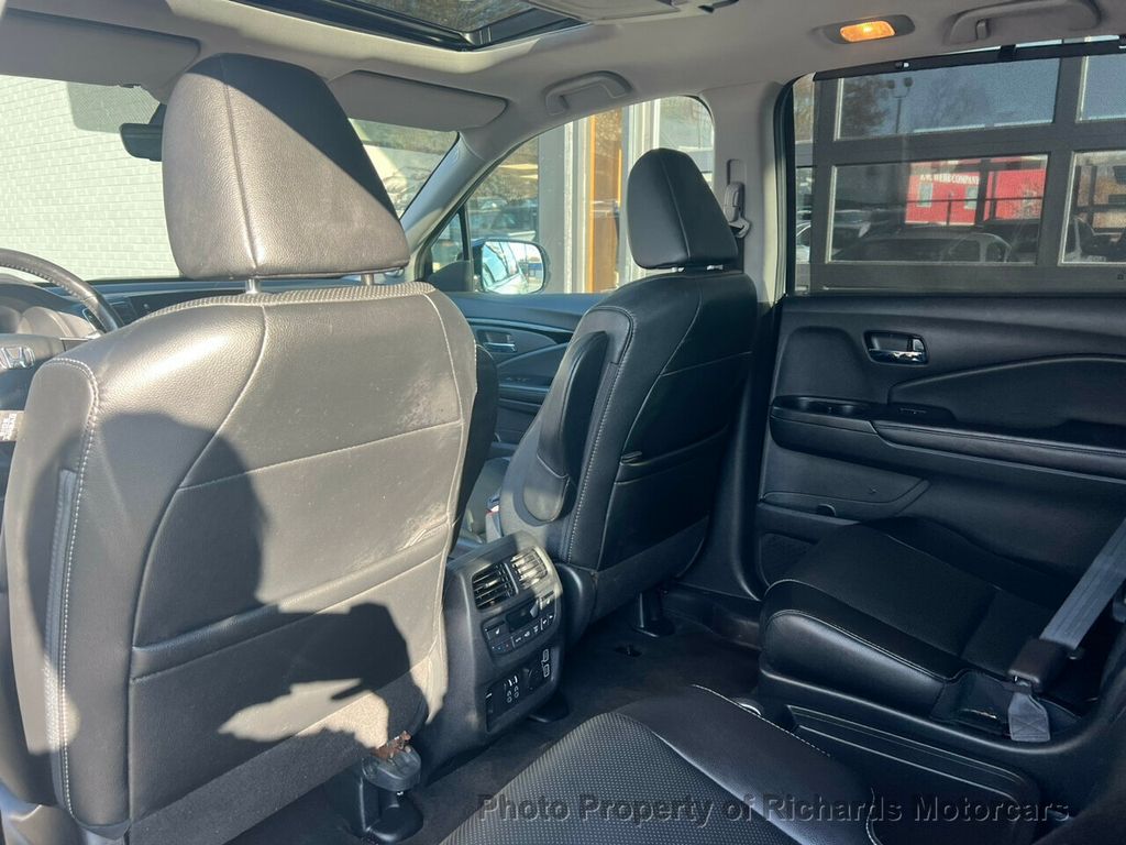 2019 Honda Pilot Touring 7-Passenger AWD - 22200290 - 18