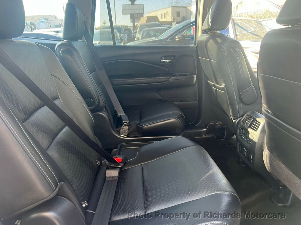 2019 Honda Pilot Touring 7-Passenger AWD - 22200290 - 25