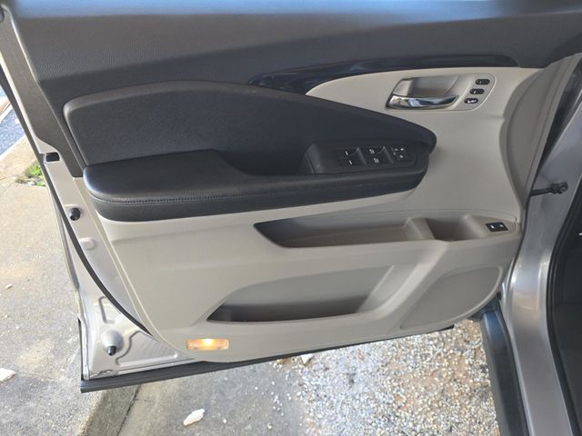 2019 Honda Pilot Touring 8-Passenger 2WD - 23030882 - 37
