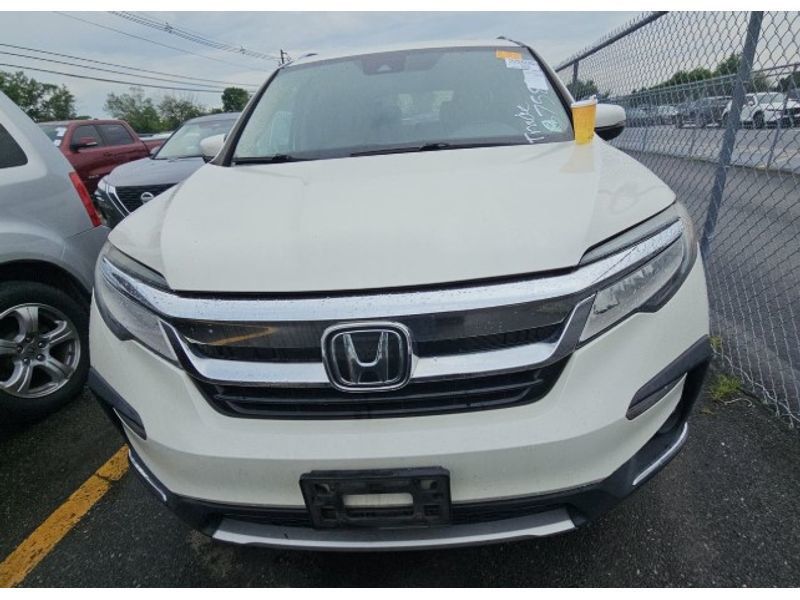 2019 Honda Pilot Touring photo 2