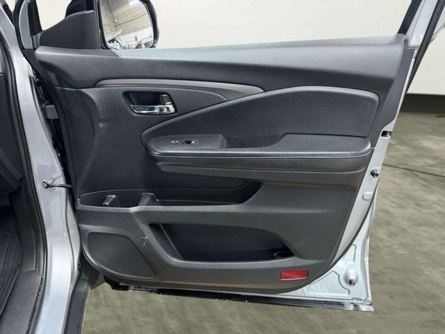 2019 Honda Ridgeline RTL-T AWD - 22977657 - 28