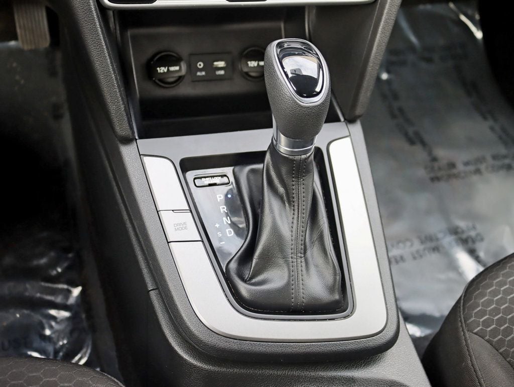 2019 Hyundai Elantra SE 2.0L Automatic - 22981365 - 18