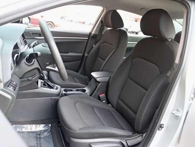 2019 Hyundai Elantra SE 2.0L Automatic - 22981365 - 19