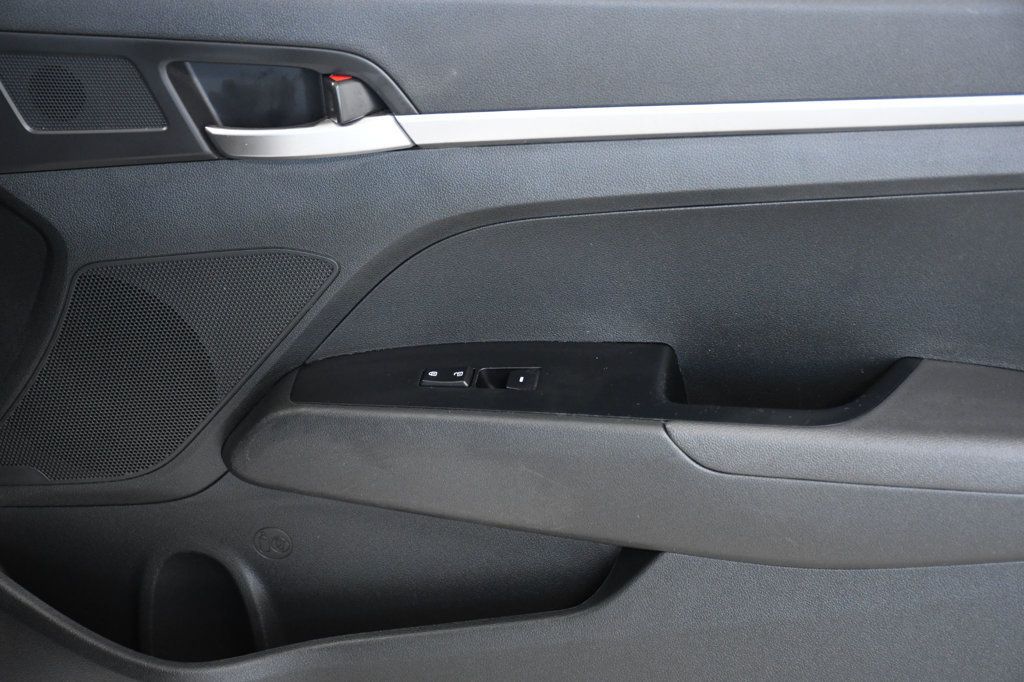 2019 Hyundai Elantra SE 2.0L Automatic - 22849211 - 17