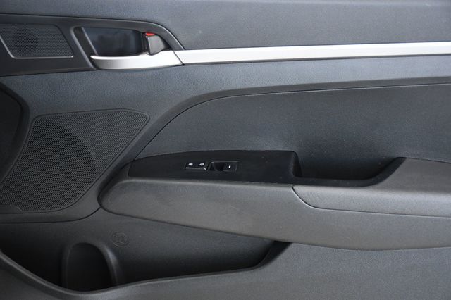 2019 Hyundai Elantra SE 2.0L Automatic - 22849211 - 17