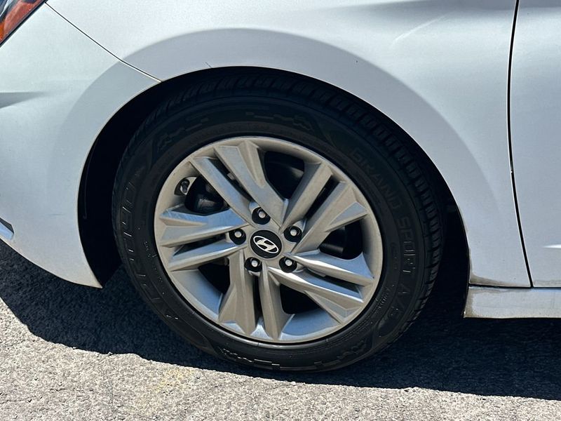 2019 Hyundai Elantra SEL - 23040345 - 11