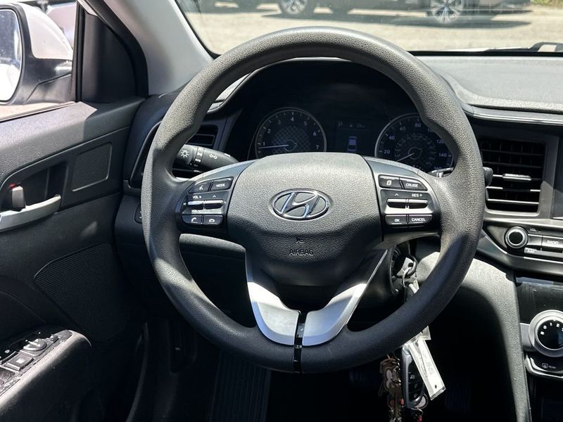2019 Hyundai Elantra SEL - 23040345 - 17
