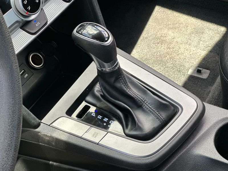 2019 Hyundai Elantra SEL - 23040345 - 18