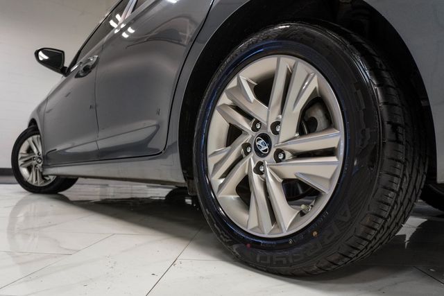 2019 Hyundai Elantra SEL - 22957162 - 34