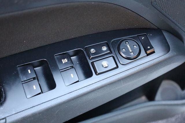 2019 Hyundai Elantra SEL - 23063261 - 31